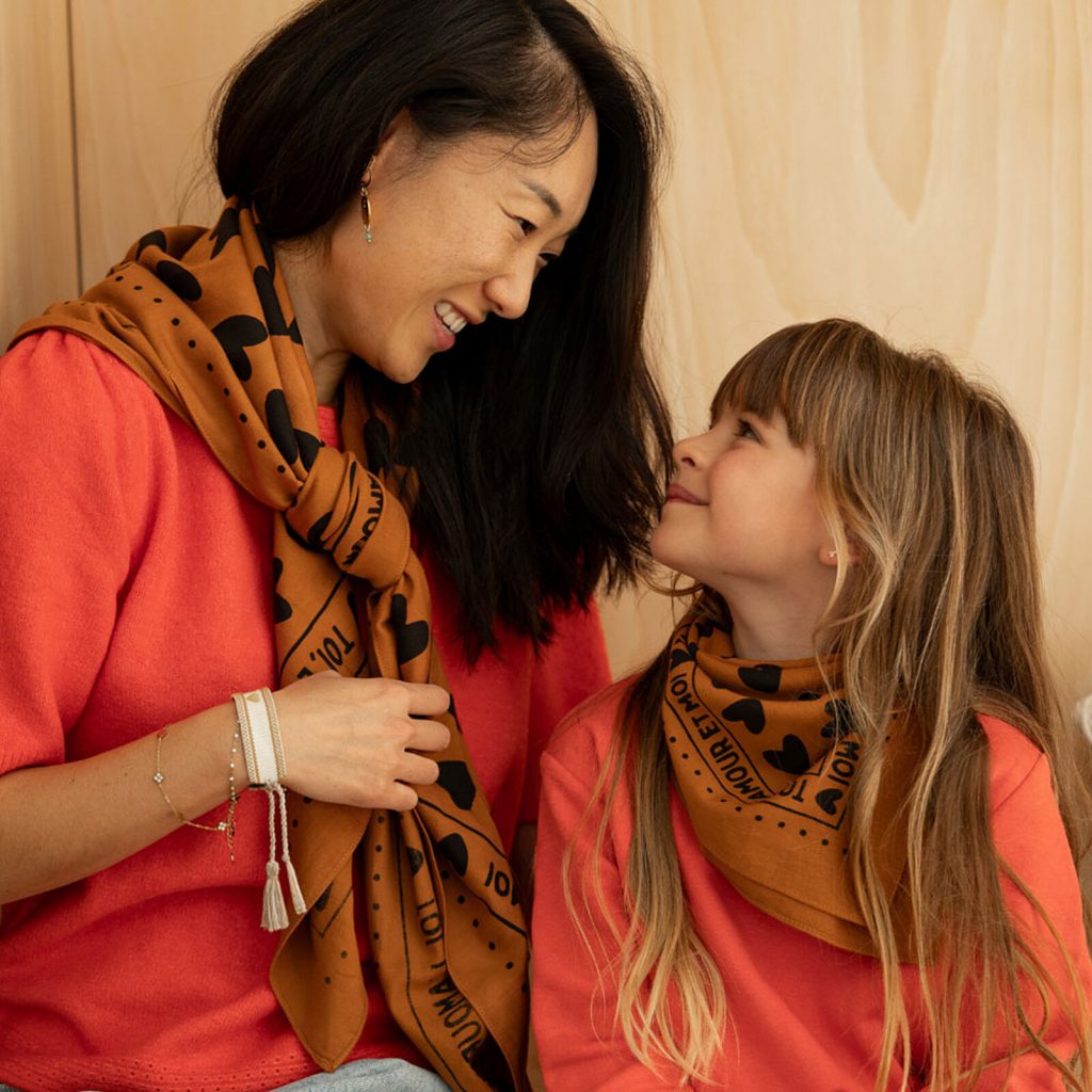 Foulard Adulte Marron Cœurs Noirs - Atelier Wagram